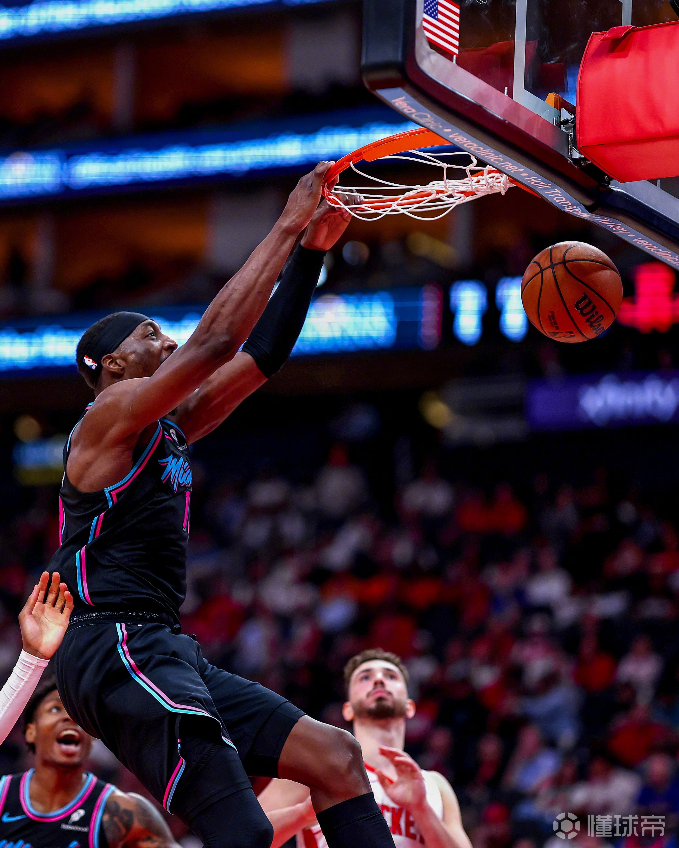 豪華雙20淪為空砍，阿德巴約21中12貢獻32分21板4助2斷