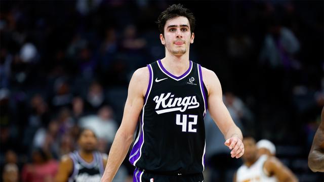 22+10卻落選新秀賽，國王二輪秀打瘋，德羅贊怒為小弟發聲